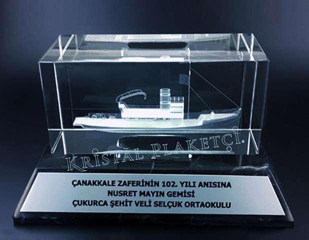 Cam içnde 3 boyutlu gemi resmi